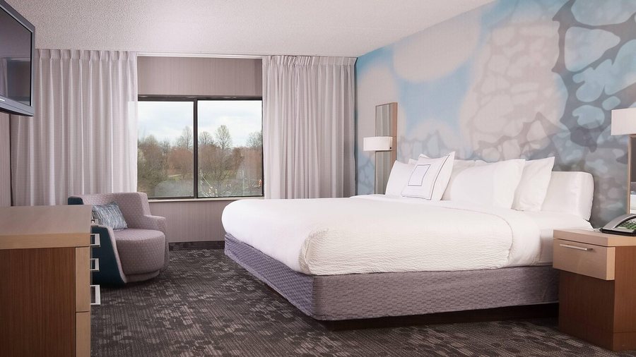 Courtyard by Marriott Greenville Spartanburg Airport — Guest room