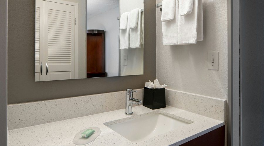 Courtyard by Marriott Gulf Shores Craft Farms — Bathroom