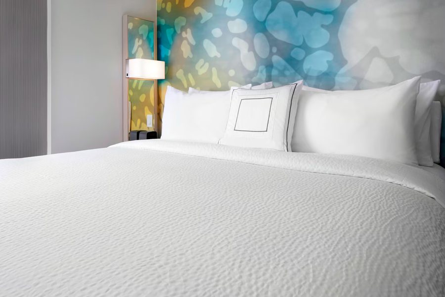 Courtyard by Marriott Houston Intercontinental Airport — Guest room