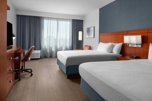 Courtyard by Marriott Houston Kingwood — Guest room