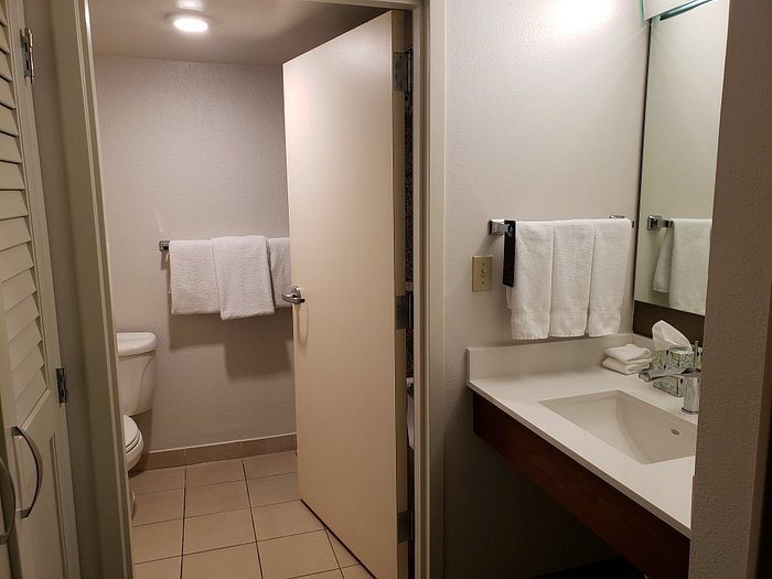 Courtyard by Marriott Houston NW 290 Corridor — Bathroom