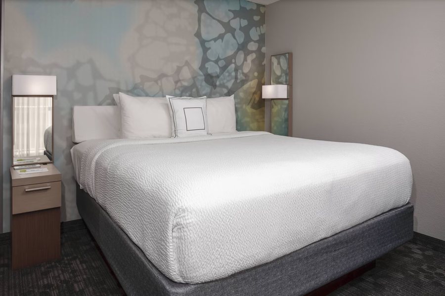 Courtyard by Marriott Indianapolis Northwest — Guest room