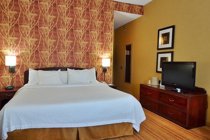 Courtyard by Marriott Indianapolis South — Guest room