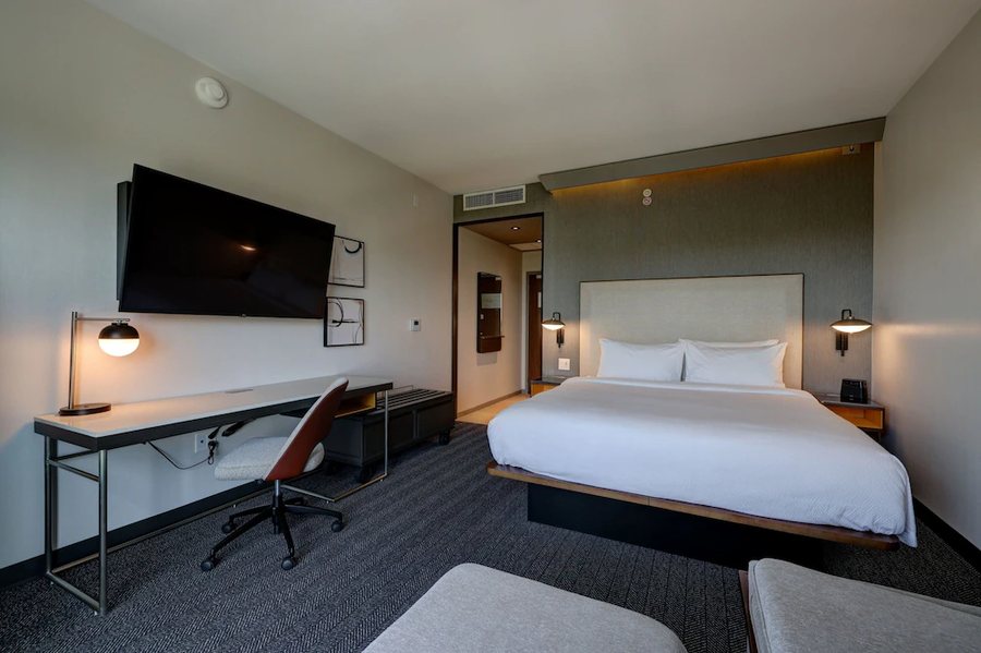 Courtyard by Marriott Iowa City University Heights — Guest room