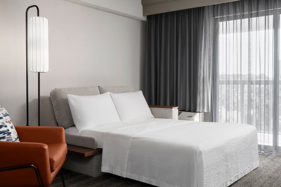 Courtyard by Marriott Jacksonville Butler Boulevard — Guest room