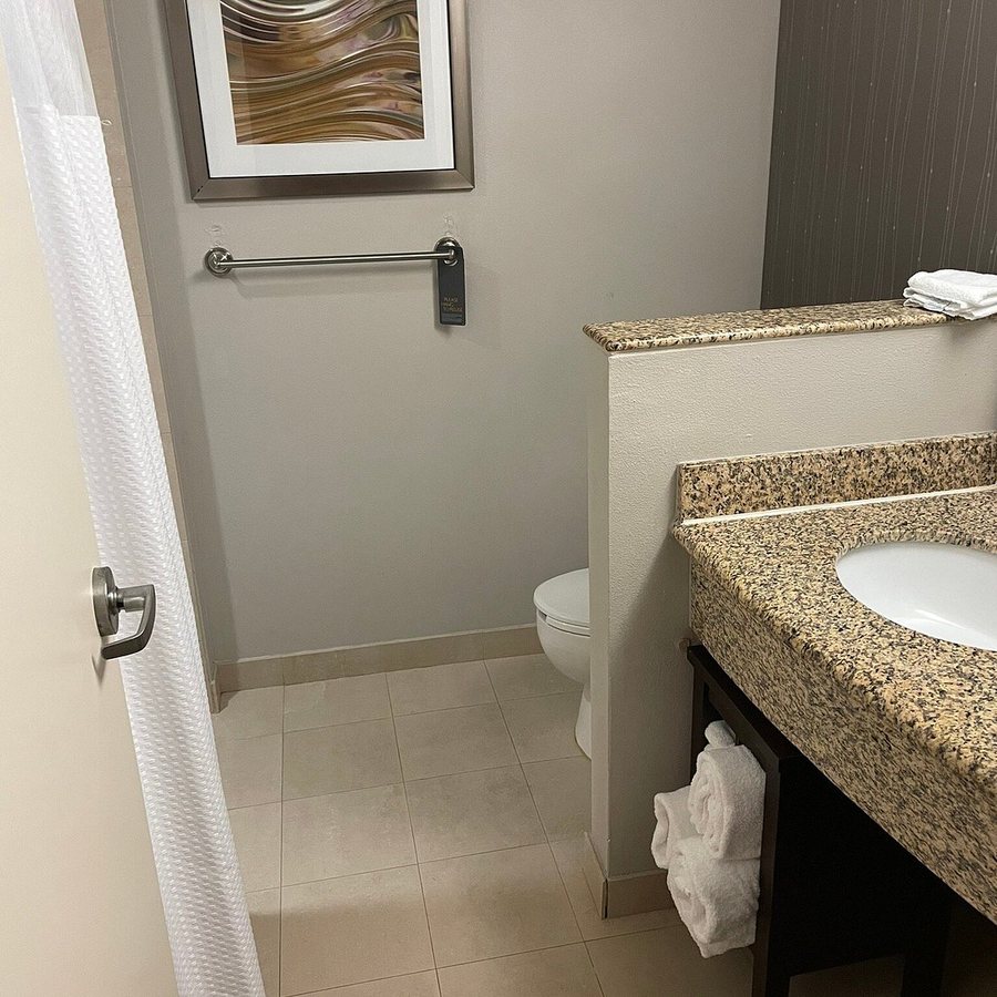 Courtyard by Marriott Jacksonville Orange Park — Bathroom