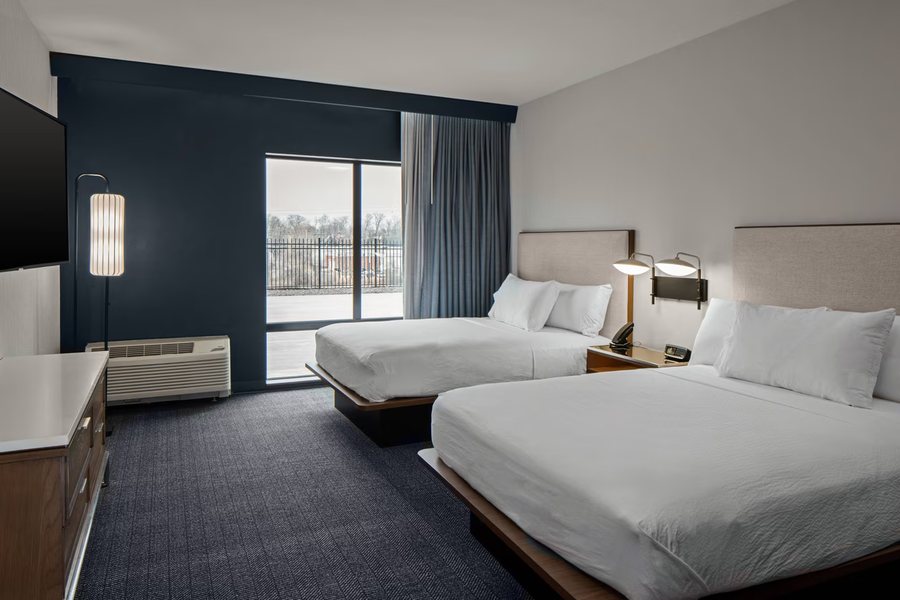 Courtyard by Marriott Jefferson City — Guest room