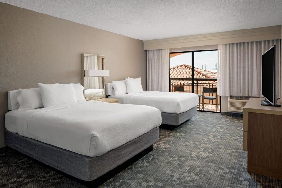 Courtyard by Marriott Key West Waterfront — Guest room
