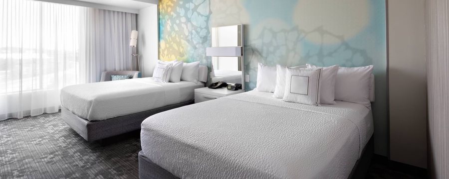 Courtyard by Marriott Knoxville Downtown — Guest room