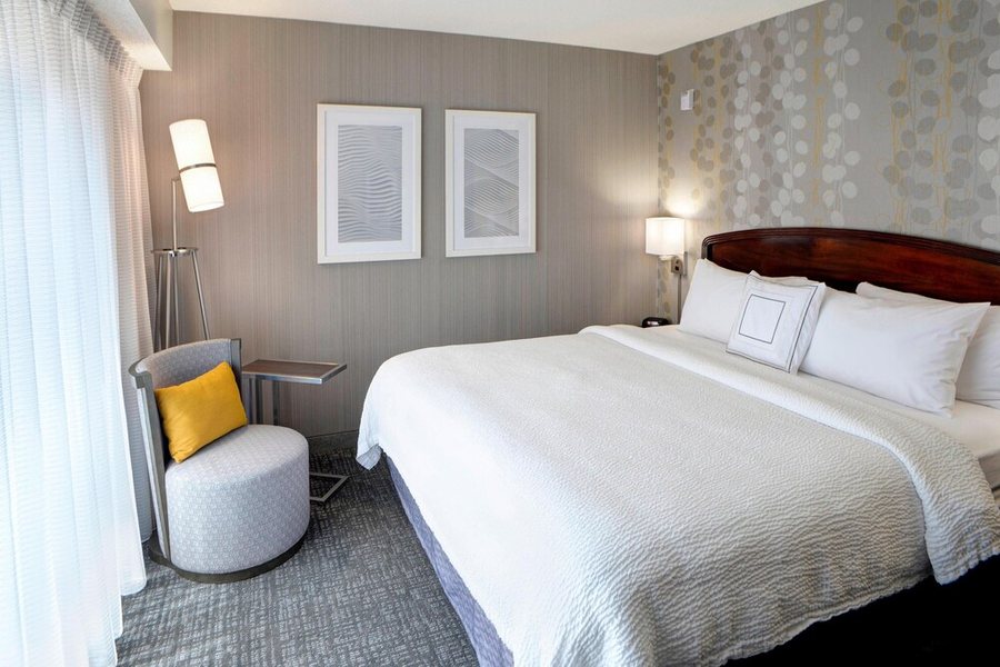 Courtyard by Marriott Kokomo — Guest room