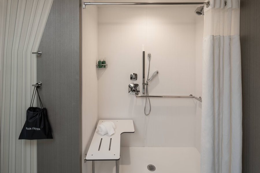 Courtyard by Marriott Lafayette South — Bathroom