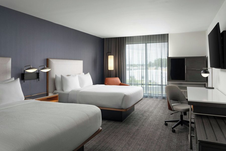 Courtyard by Marriott Lake City — Guest room