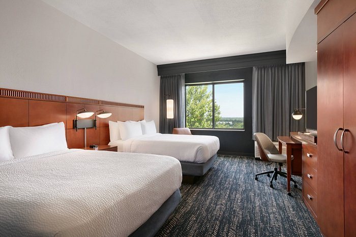 Courtyard by Marriott Lancaster — Guest room