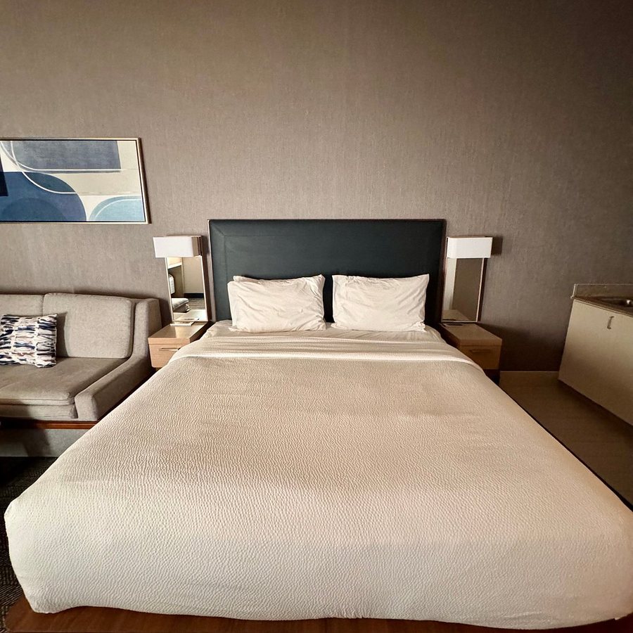 Courtyard by Marriott Las Vegas Henderson Green Valley — Guest room
