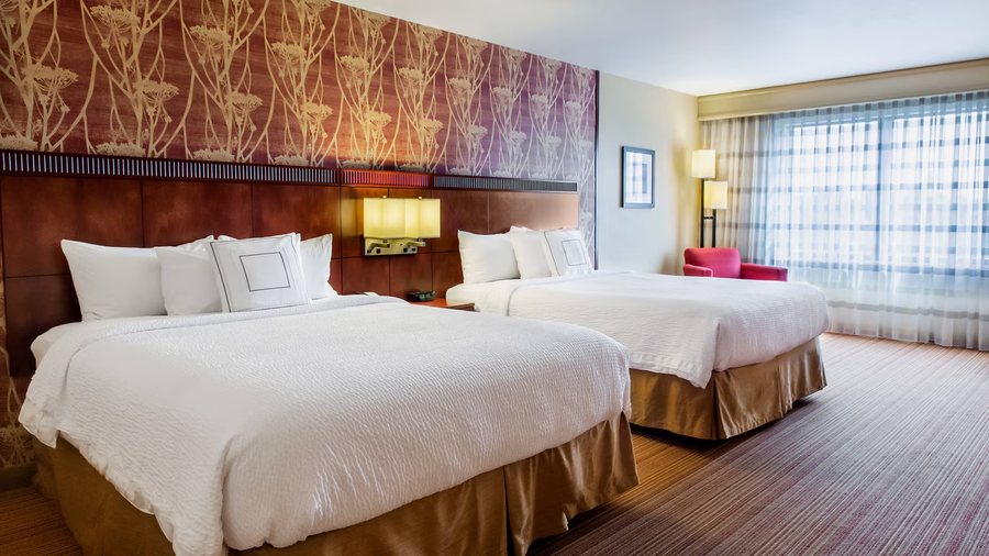 Courtyard by Marriott Lexington Keeneland Airport — Guest room