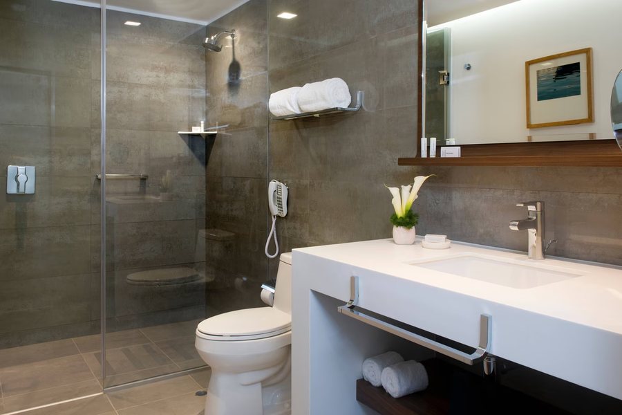 Courtyard by Marriott Lima — Bathroom