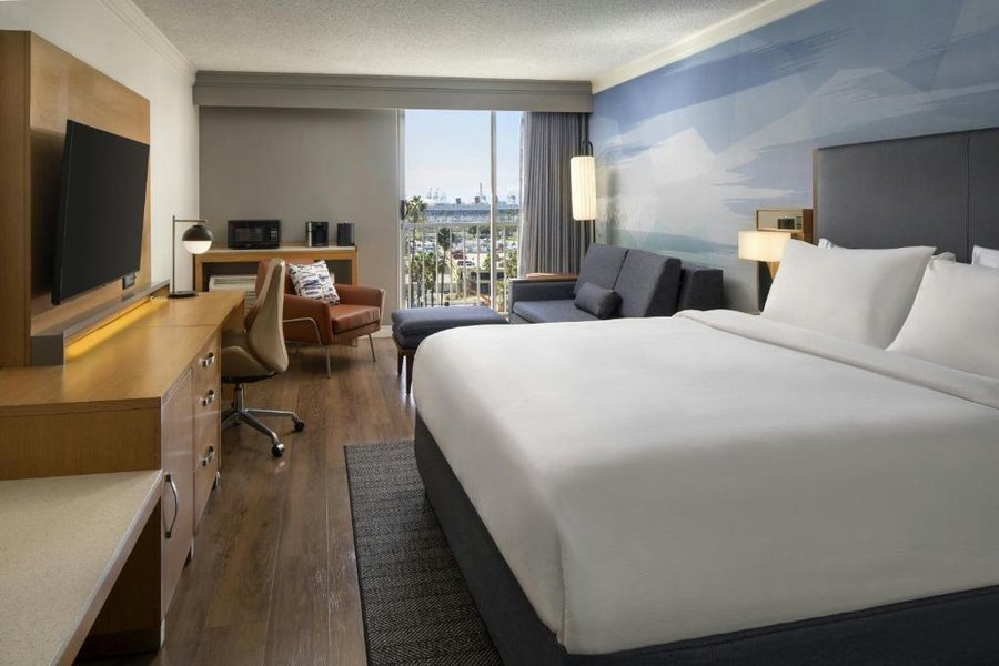 Courtyard by Marriott Long Beach Downtown — Guest room