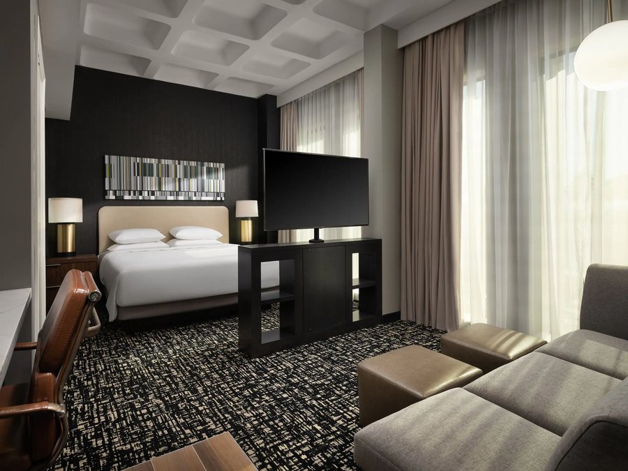 Courtyard by Marriott Los Angeles LAX Century Boulevard Los Angeles California — Guest room