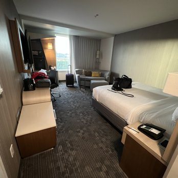 Courtyard by Marriott Los Angeles LAX Hawthorne — Guest room