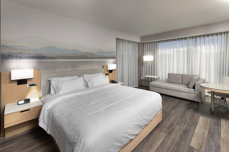 Courtyard by Marriott Los Angeles Monterey Park — Guest room