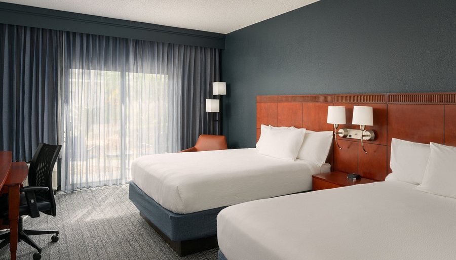 Courtyard by Marriott Melbourne West — Guest room