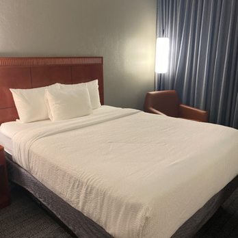 Courtyard by Marriott Memphis Airport — Guest room
