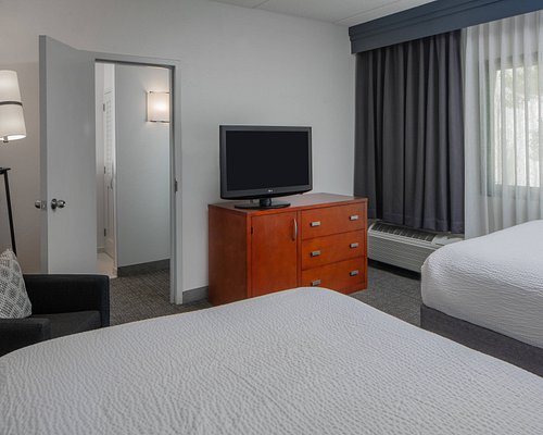 Courtyard by Marriott Memphis East Park Avenue — Guest room