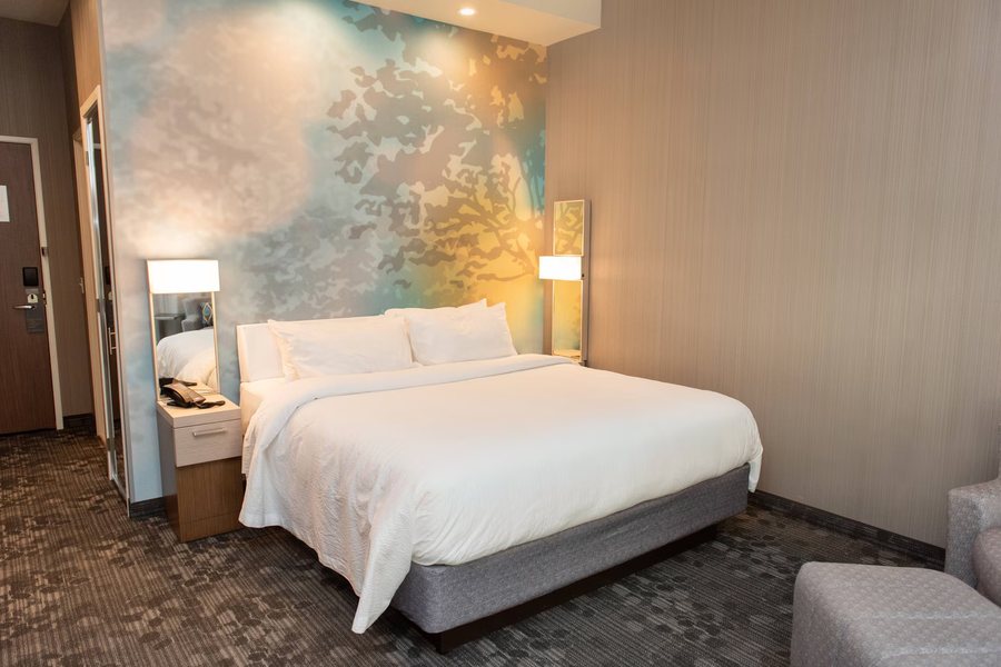 Courtyard by Marriott Mesa at Wrigleyville West — Guest room
