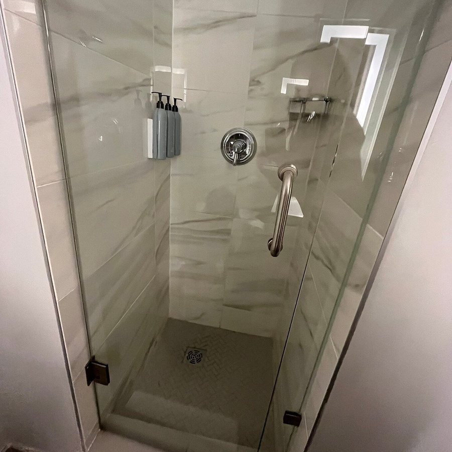 Courtyard by Marriott Miami Coconut Grove — Bathroom