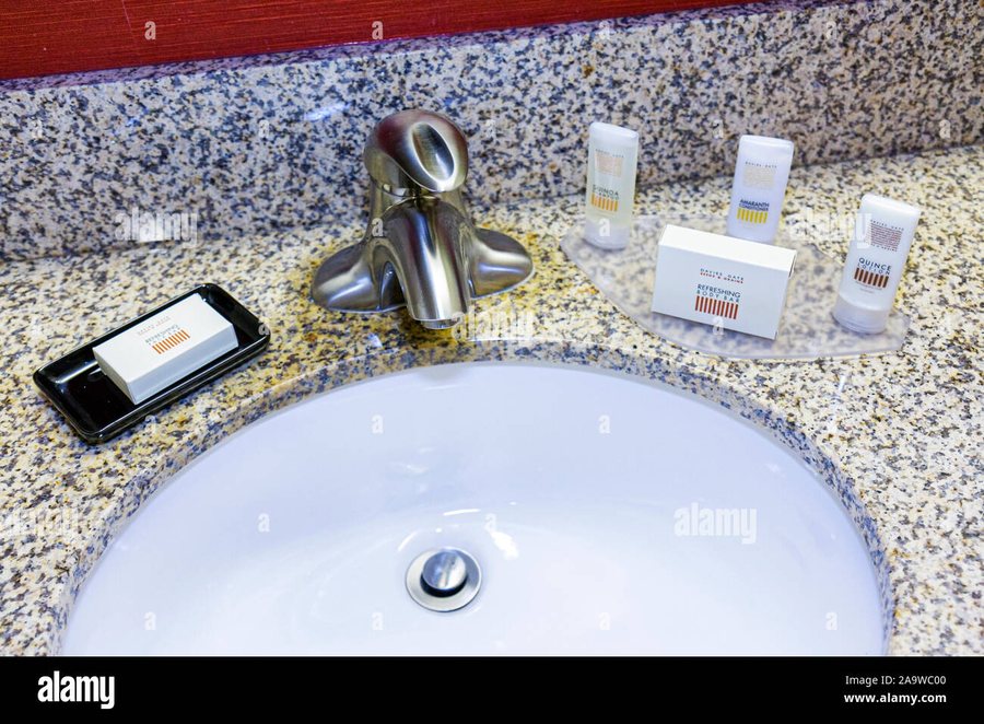 Courtyard By Marriott Miami West FL Turnpike — Bathroom