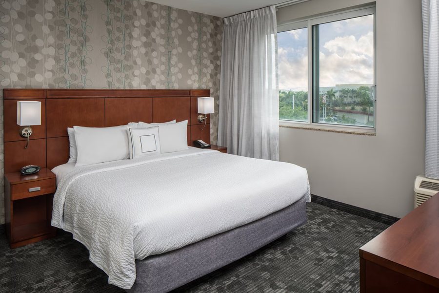 Courtyard By Marriott Miami West FL Turnpike — Guest room