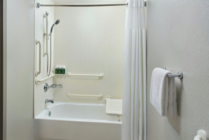 Courtyard by Marriott Myrtle Beach Broadway — Bathroom