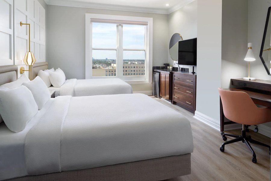 Courtyard by Marriott New Orleans French Quarter Iberville — Guest room