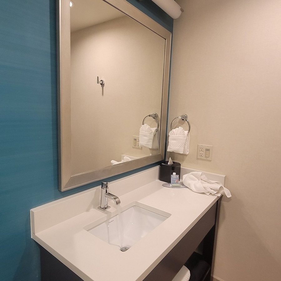 Courtyard by Marriott New York Manhattan Times Square West New York City New York — Bathroom