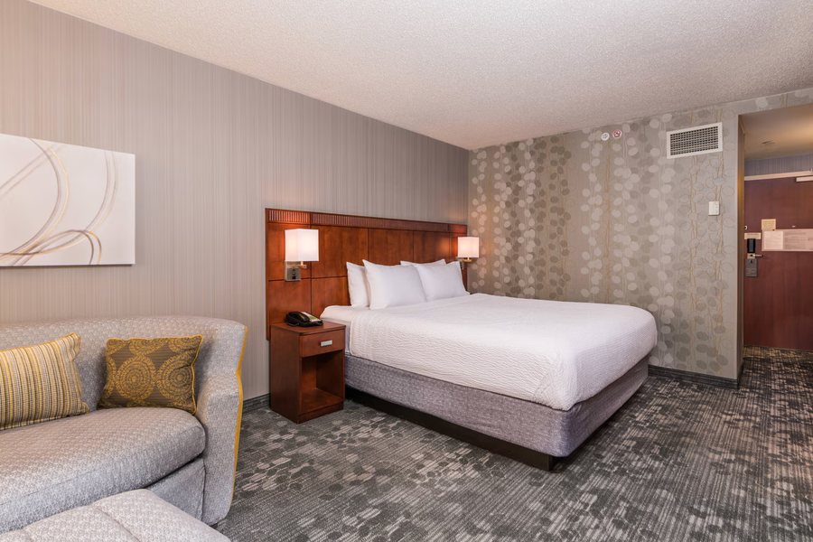 Courtyard by Marriott Newark University of Delaware — Guest room