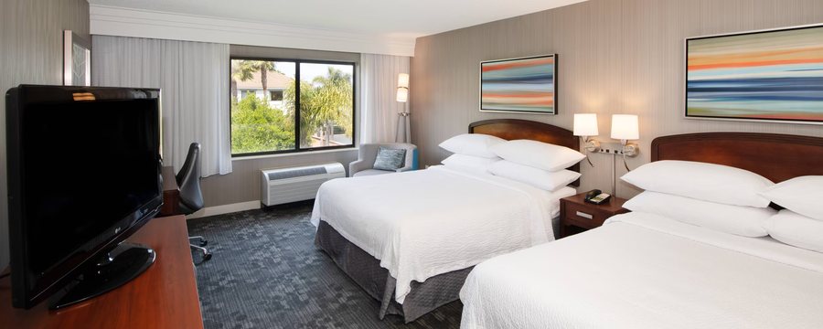 Courtyard by Marriott Oakland Airport — Guest room