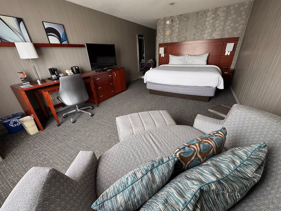 Courtyard by Marriott Oakland Downtown — Guest room