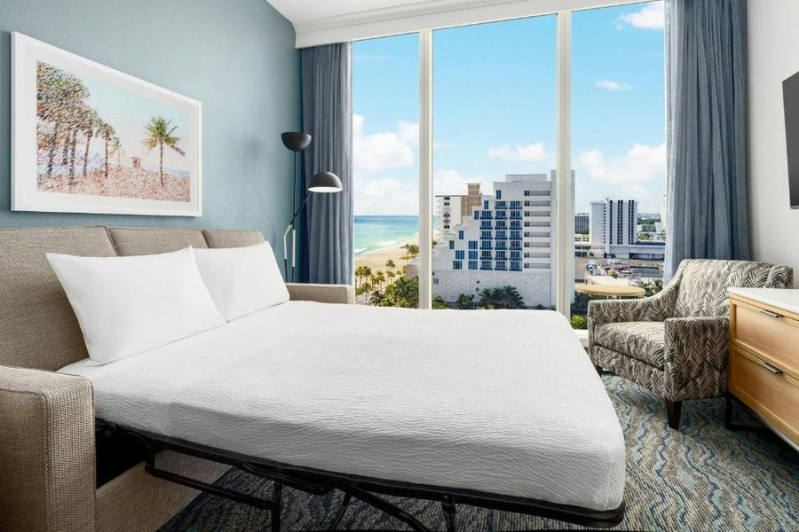 Courtyard By Marriott Oceanside Fort Lauderdale Beach — Guest room