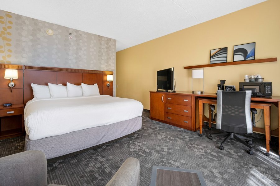 Courtyard by Marriott Oklahoma City Airport — Guest room