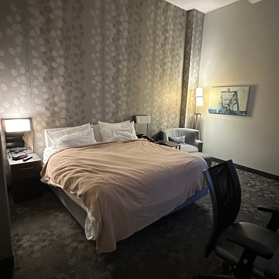 Courtyard by Marriott Omaha Downtown Old Market Area — Guest room