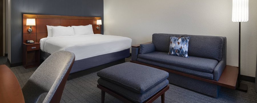 Courtyard by Marriott Palm Springs — Guest room