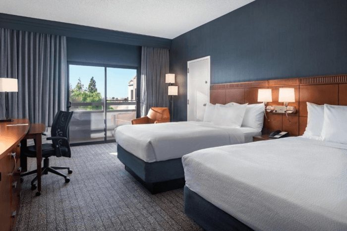 Courtyard by Marriott Phoenix Mesa Gateway Airport — Guest room