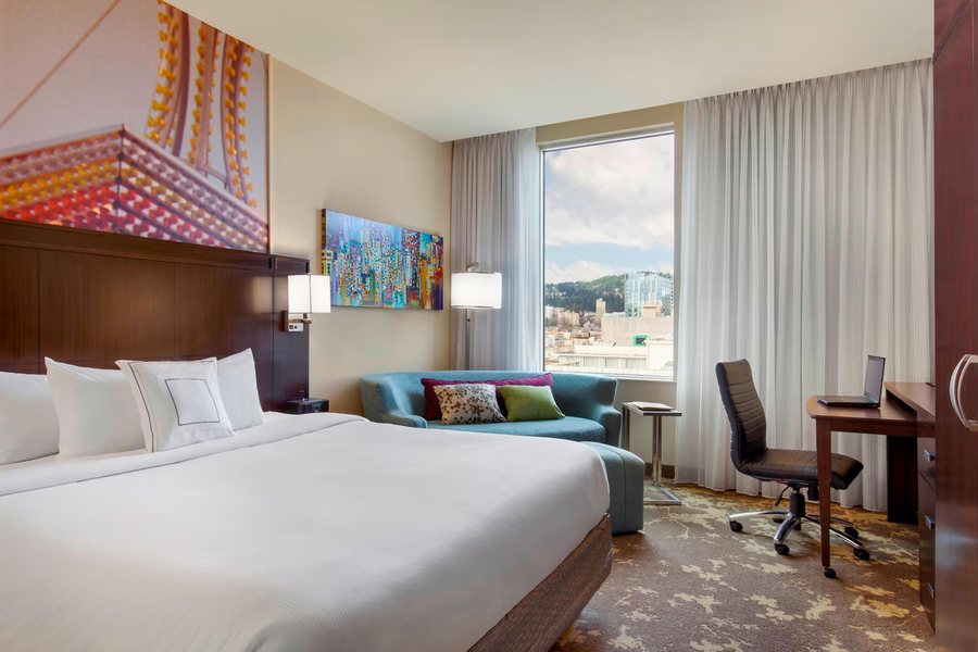 Courtyard by Marriott Portland City Center — Guest room