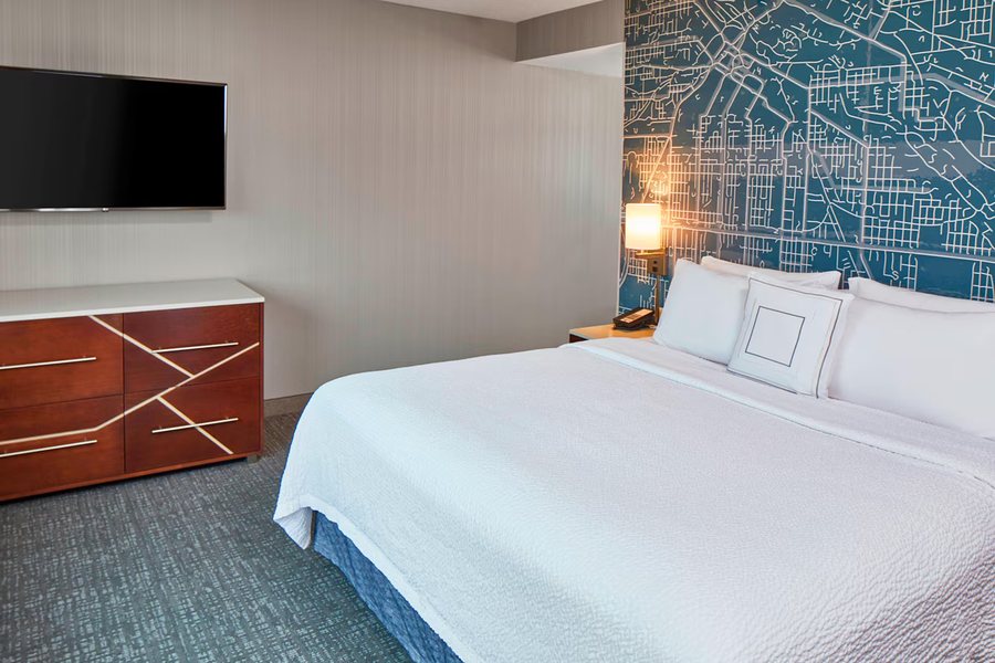 Courtyard by Marriott Portland Downtown Convention Center — Guest room
