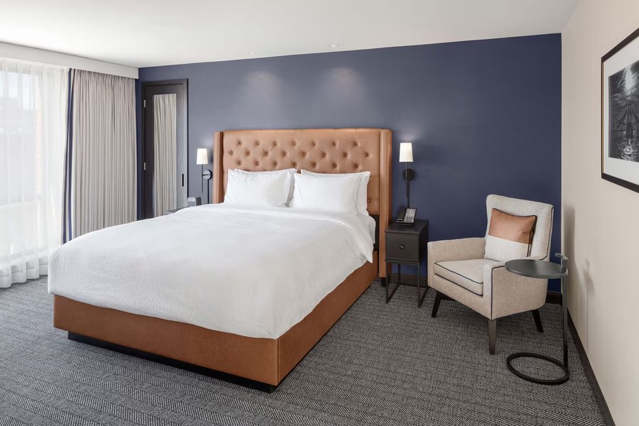 Courtyard by Marriott Portland Downtown Waterfront — Guest room
