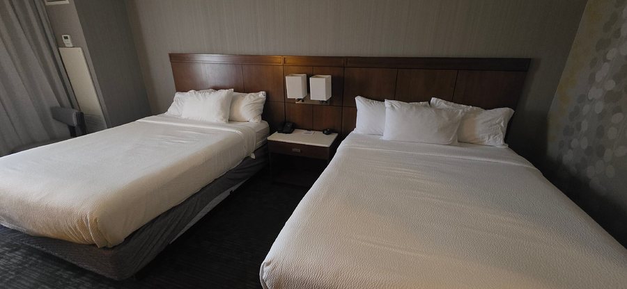 Courtyard by Marriott Pueblo Downtown — Guest room