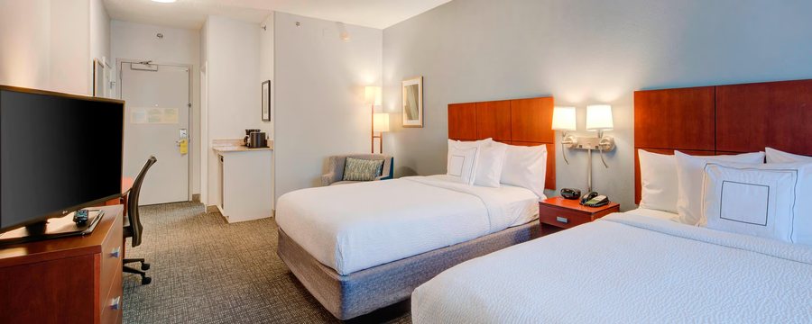Courtyard by Marriott Raleigh Crabtree Valley — Guest room