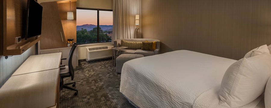 Courtyard by Marriott Reno — Guest room