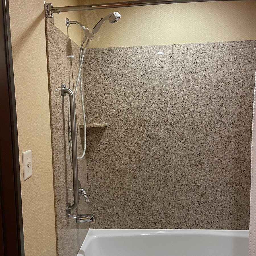 Courtyard by Marriott Richland Columbia Point — Bathroom