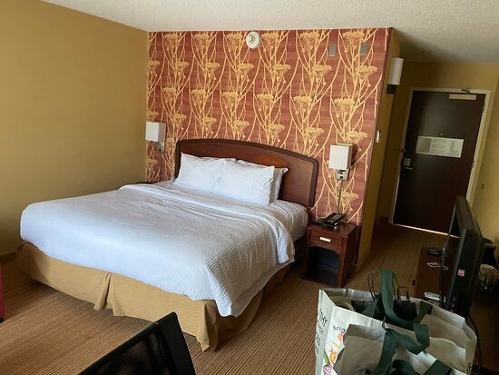 Courtyard by Marriott Richmond Northwest Short Pump — Guest room